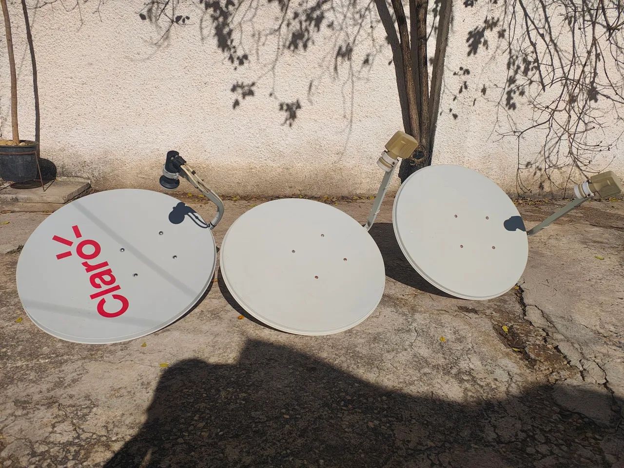 Antenas com LNB Duplo Parabólicas Claro em Ótimo Estado - Foto 2