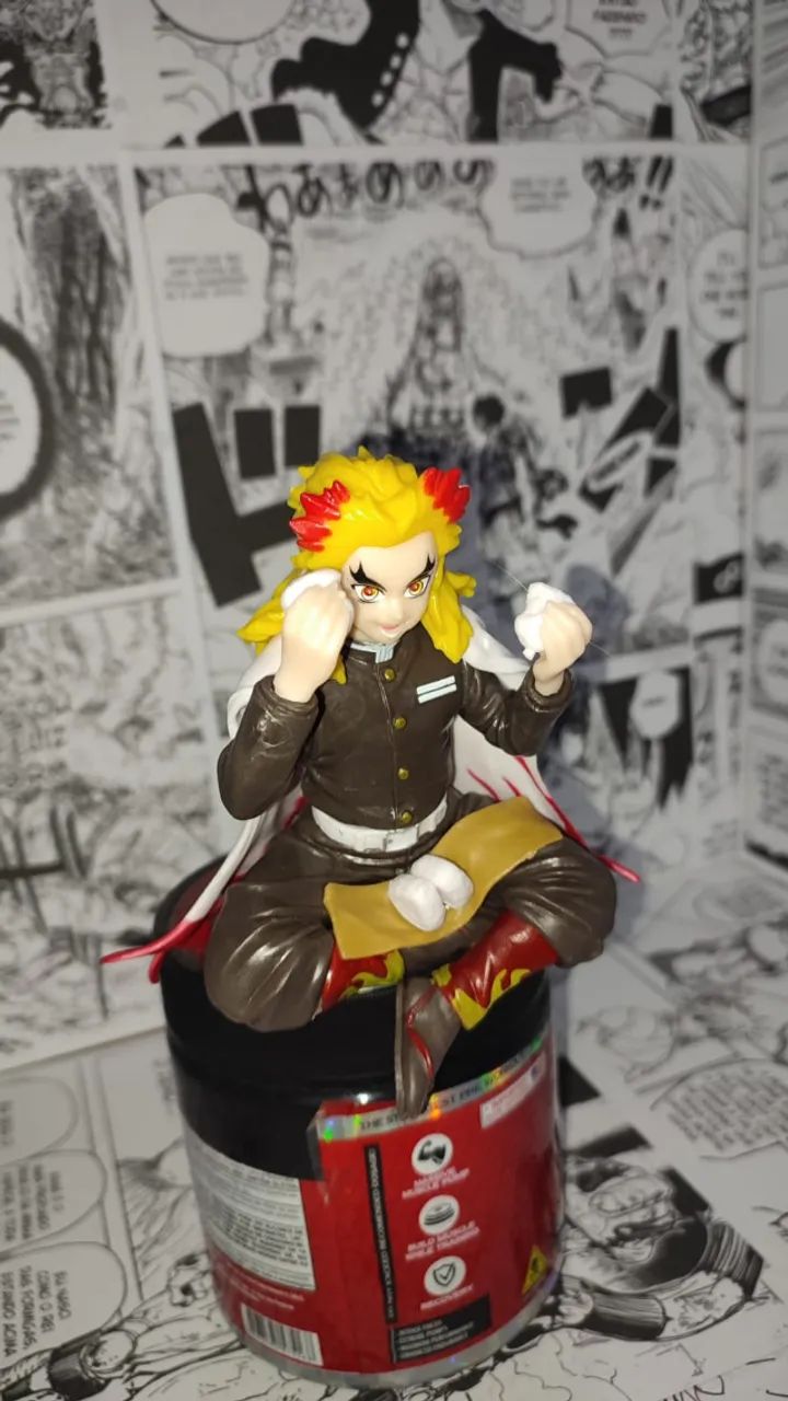 Action Figure do Kyojuro Rengoku sentado comendo onigiri, de Demon Slayer. - Foto 3
