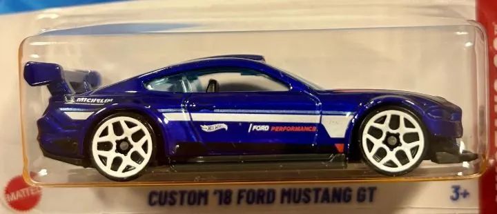 MINIATURA HOT WHEELS MUSTANG 60 5/5 CUSTOM '18 FORD MUSTANG GT 211