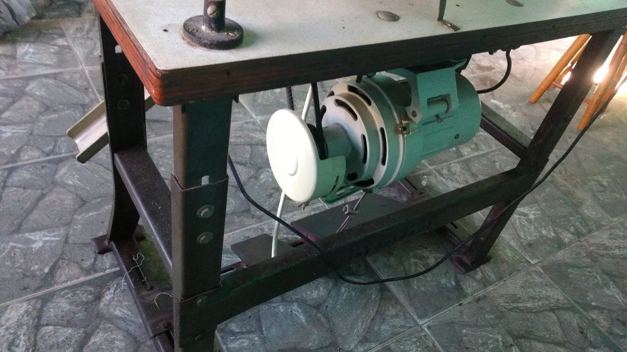 Máquina de Overlock 5 fios Industrial Brother - Foto 5