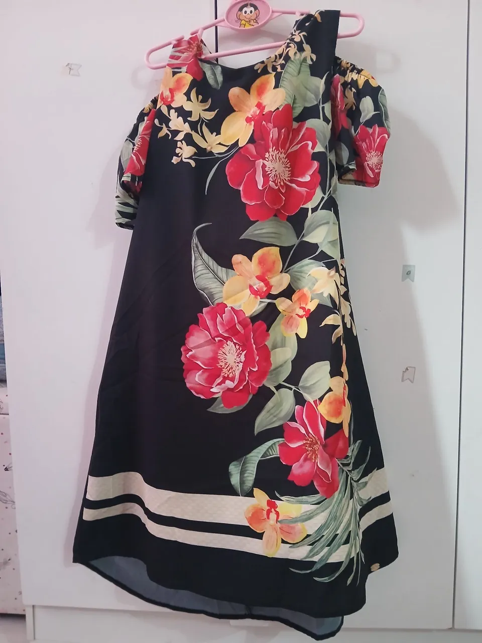 Vestido floral infantil com ombros de fora