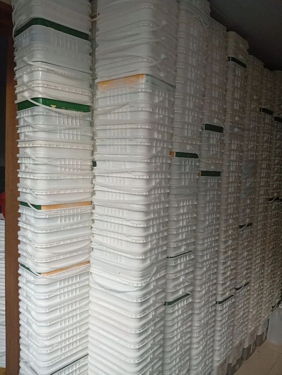 Vendo 500 baldes de 15 litros!64728595914753121