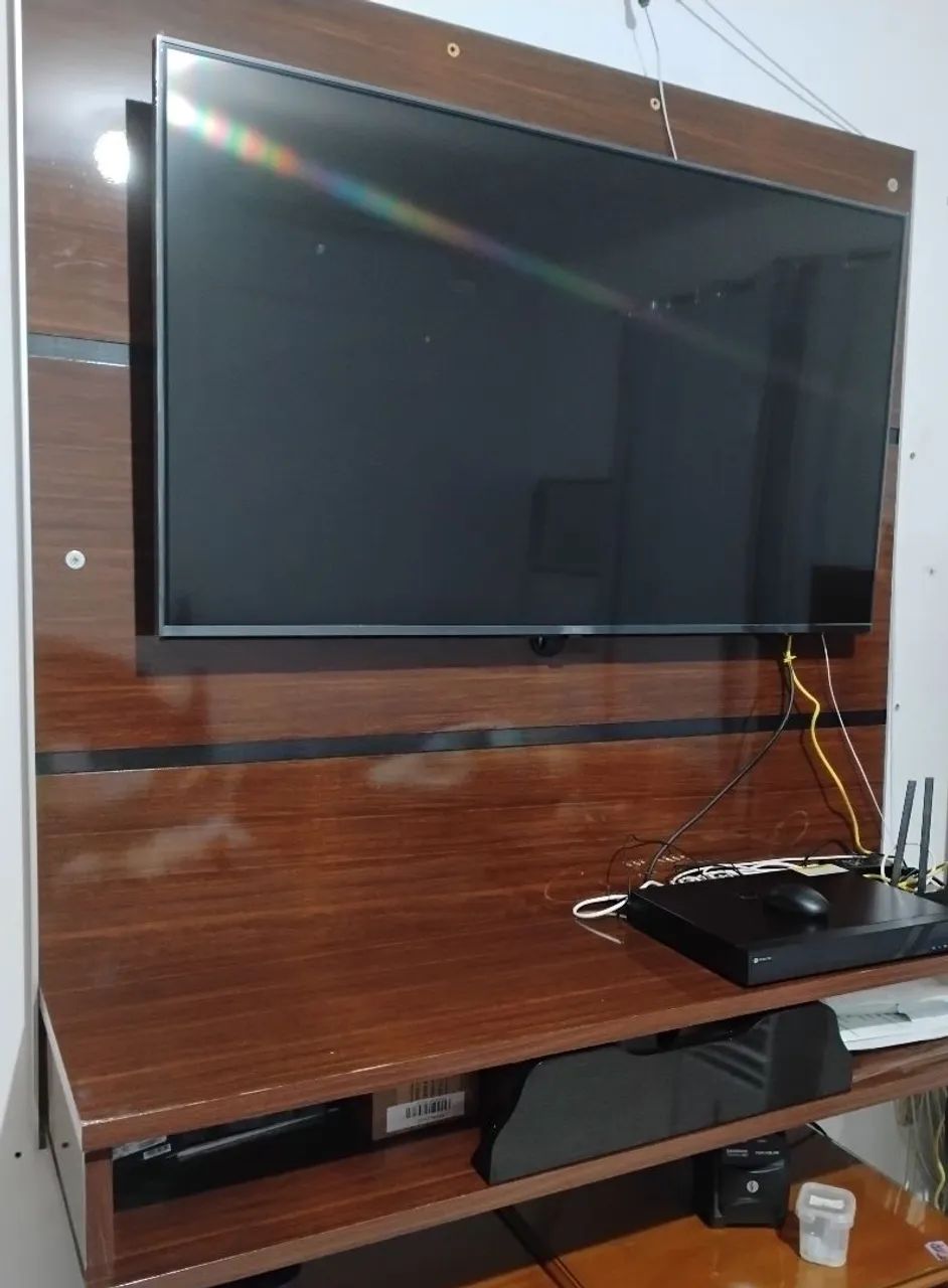 Painel em madeira de qualidade ! pesada e resistente TV  até 60 polegadas 