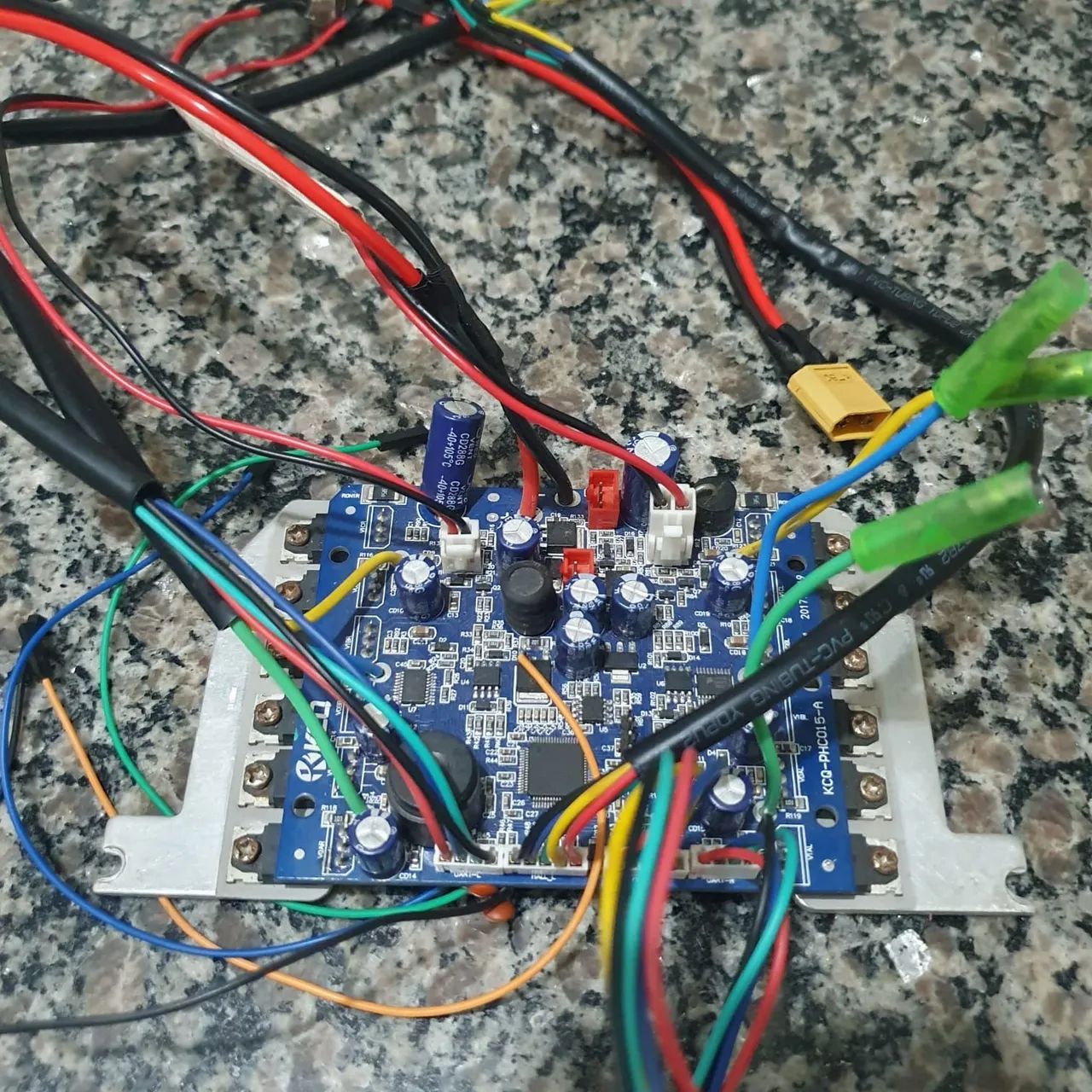 Hackeio placas e vendo peças de hoverboard