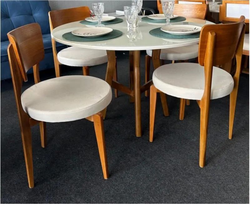 Mesa de jantar em Madeira cadeiras assento redondo 