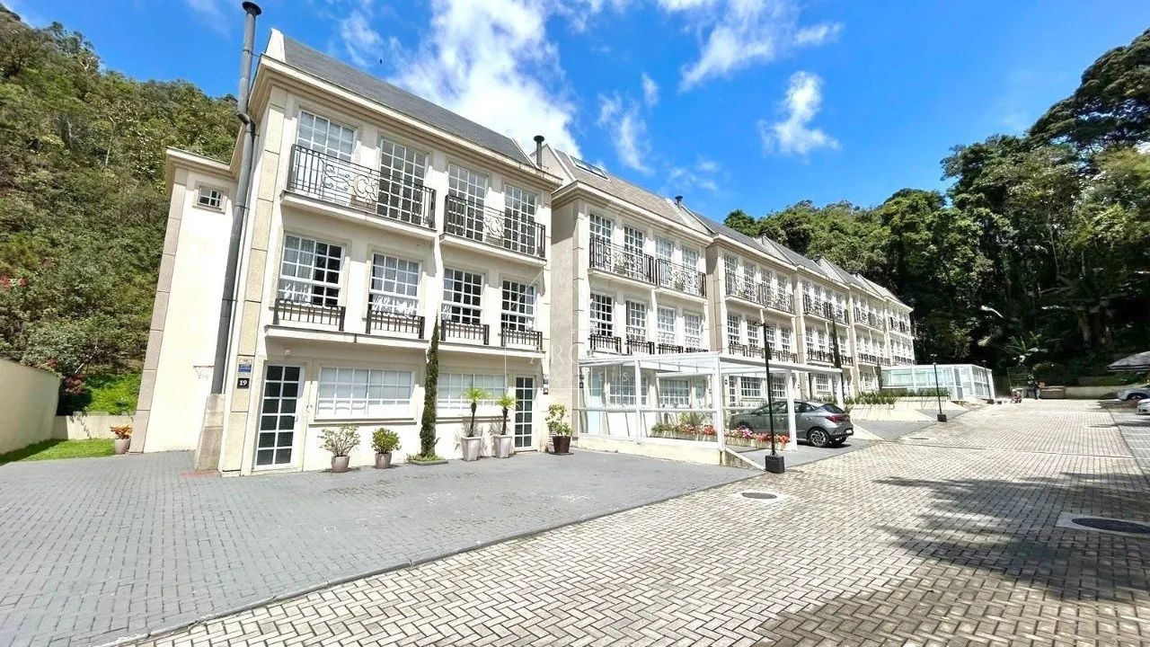 Linda casa em condomínio fechado no Valparaiso.