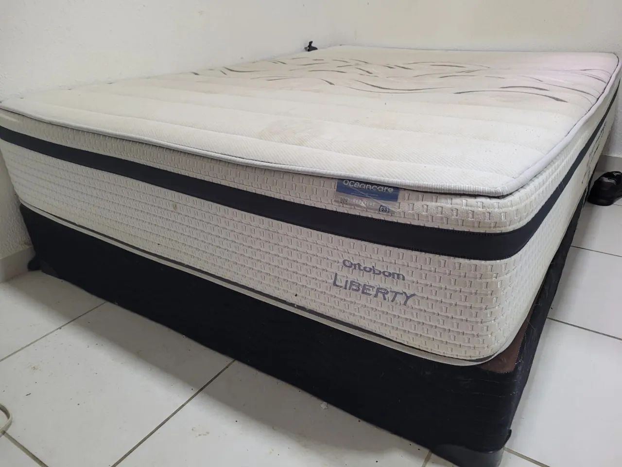 Cama de casal 64739712414338120