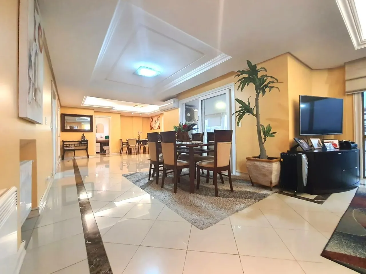 Localizado no coração de Farroupilha, este belíssimo apartamento de 3 dormitórios, sendo u