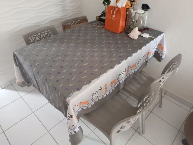 Dining table with 4 chairs64341728579329122