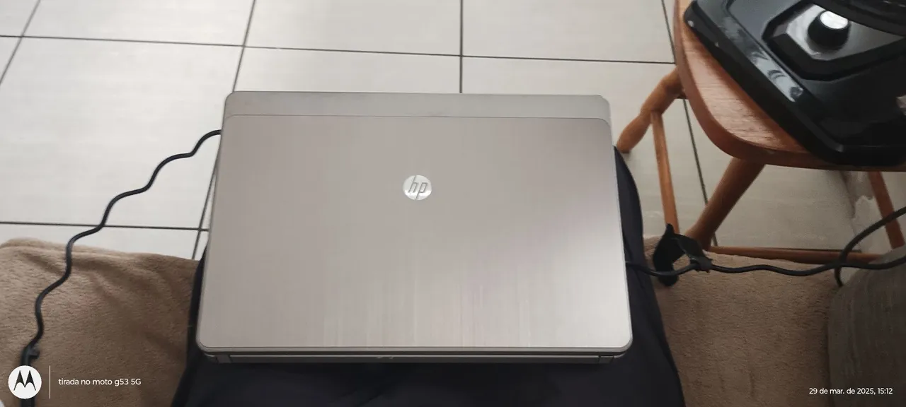 Notebook HP com Design Elegante e Desempenho Confiável