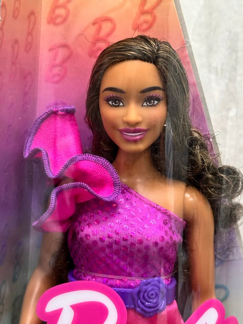 Boneca Barbie Fashionista 225 curvy na caixa - Foto 4