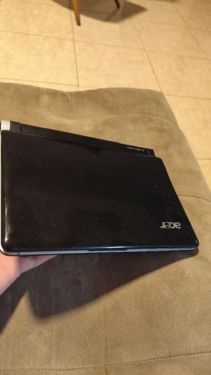 Notebook Acer Aspire One, Funcionando, Pequenos Detalhes de Uso, Com Carregador - Foto 3