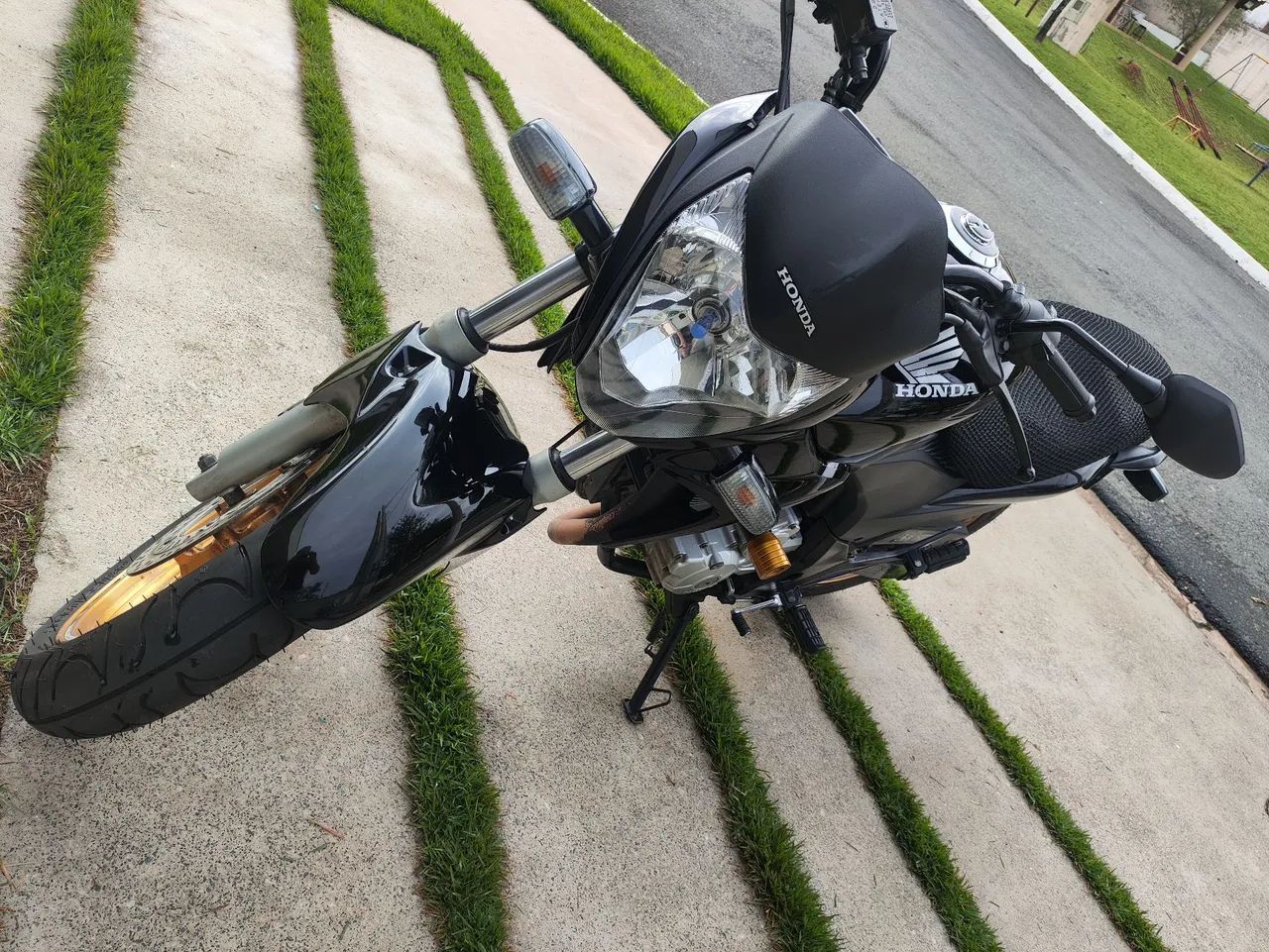 CB300R - Licenciada 2025 - Foto 4