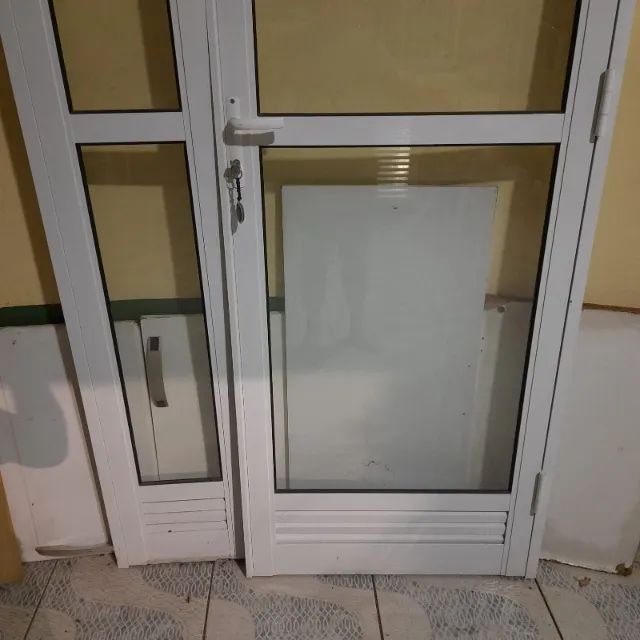 Porta de aluminio c/ vidro pintura eletrostática - Foto 3