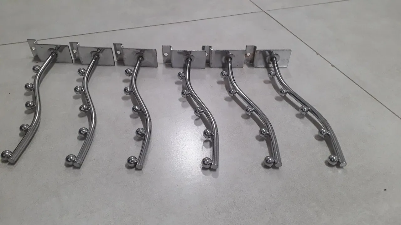 Kit com 6 Cabides em aço para painel