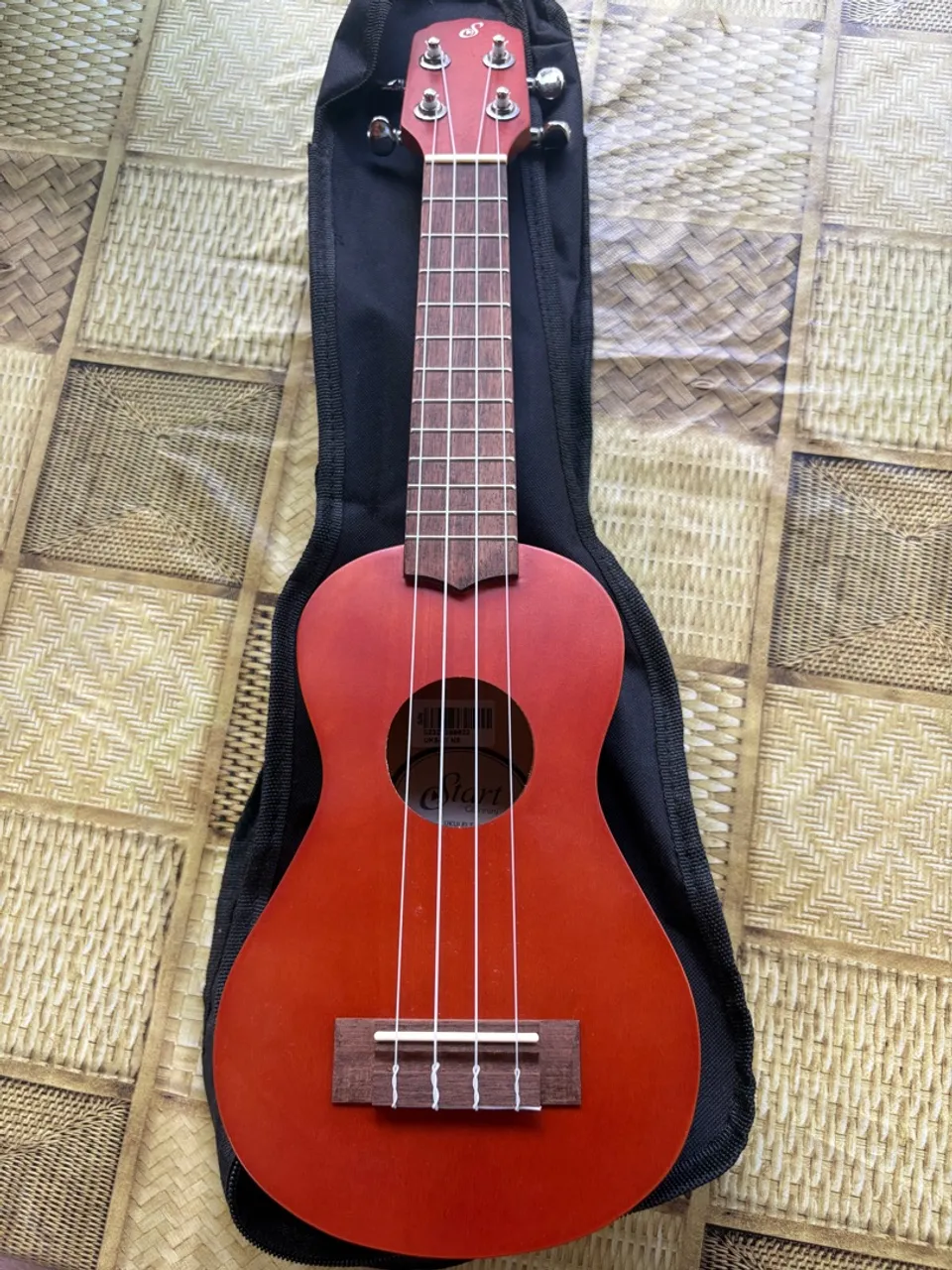 Ukulele Vermelho - Giannini 