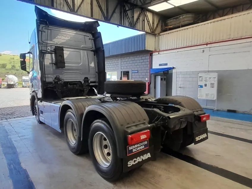 SCANIA R450 A6X2 2022/2023 - PACOTE ADAS PNEUS NOVOS IMPORTADOS SAIA LATERAL E DEFLETORES, - Foto 5