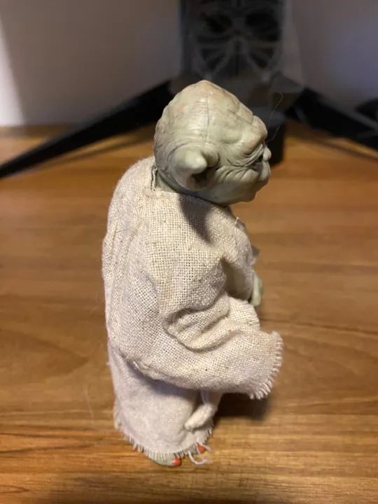 Boneco mestre yoda pvc com roupa em tecido - Foto 4