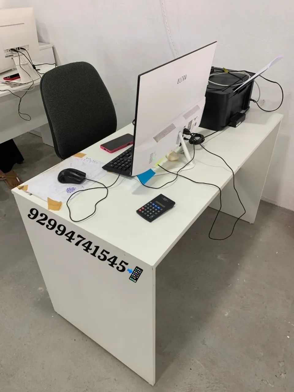 Mesa de escritório branca em mdf