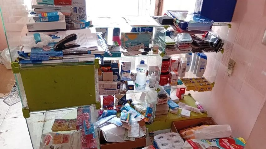 Vitrine em L com base e gaveta pra dinheiro - Foto 3