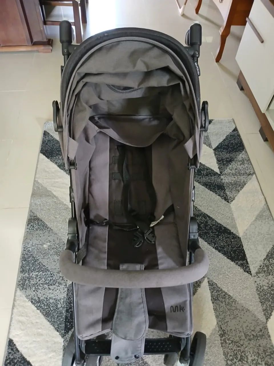 Carrinho de bebê Flick Multikids cinza - Foto 3