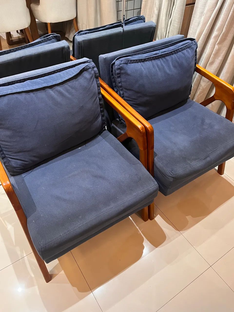 Duas Poltronas em azul com madeira  - Foto 3