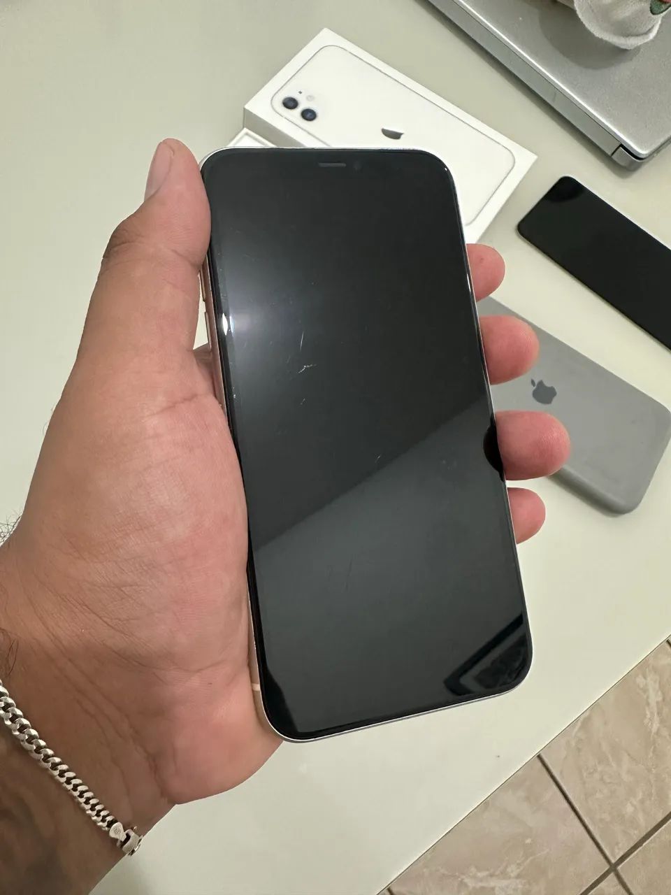 iPhone 11 64 GB semi novo com Caixa - Foto 2