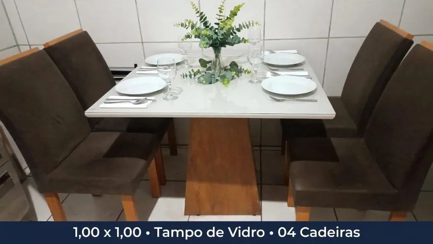 Mesa de Jantar quadrada 4 cadeiras