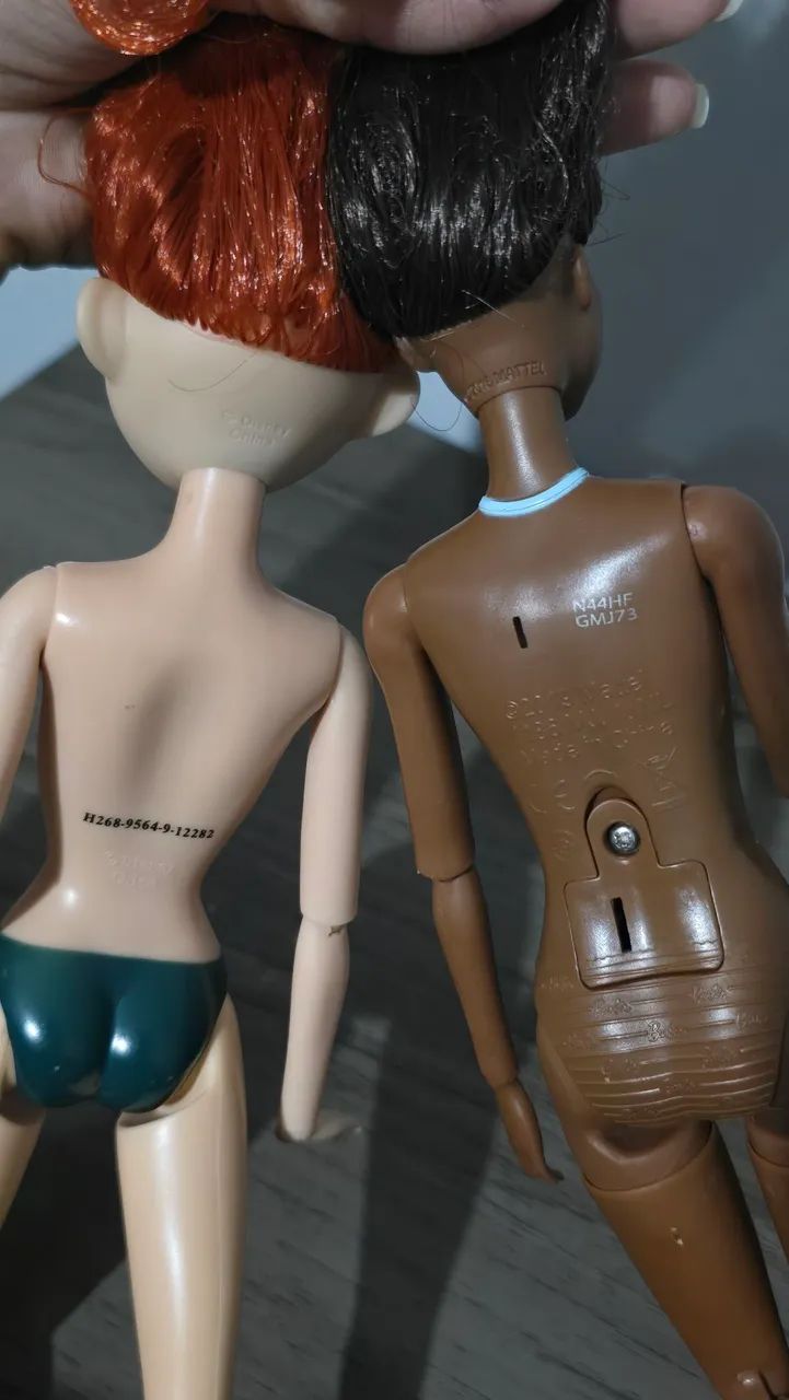 2 bonecas articuladas - Barbie e Disney  - Foto 4