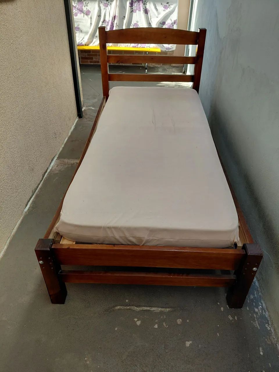 Vendo cama solteiro 
