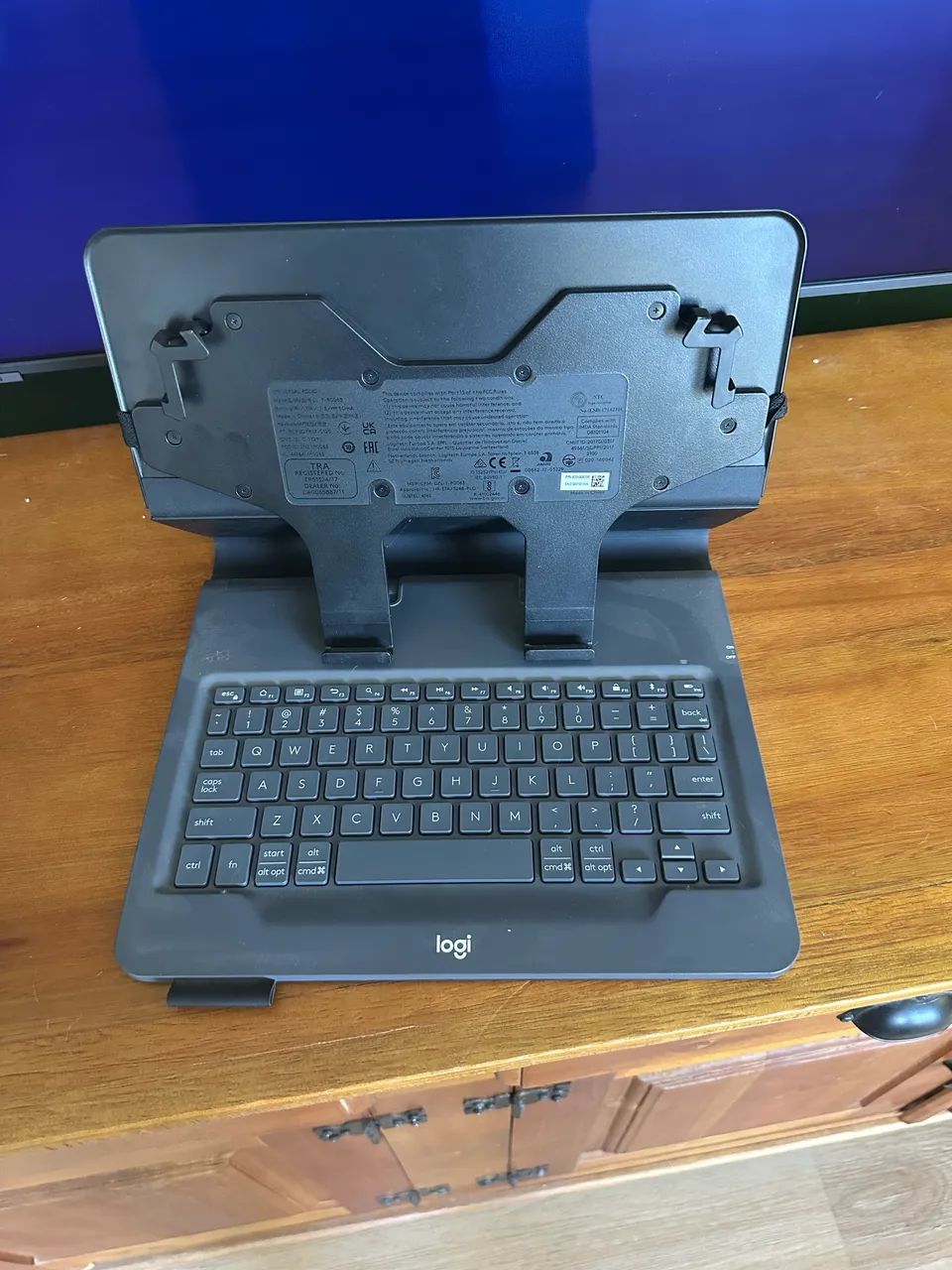 Capa teclado Logitech universal Folio com Bluetooth 3.0 integrado - Foto 2