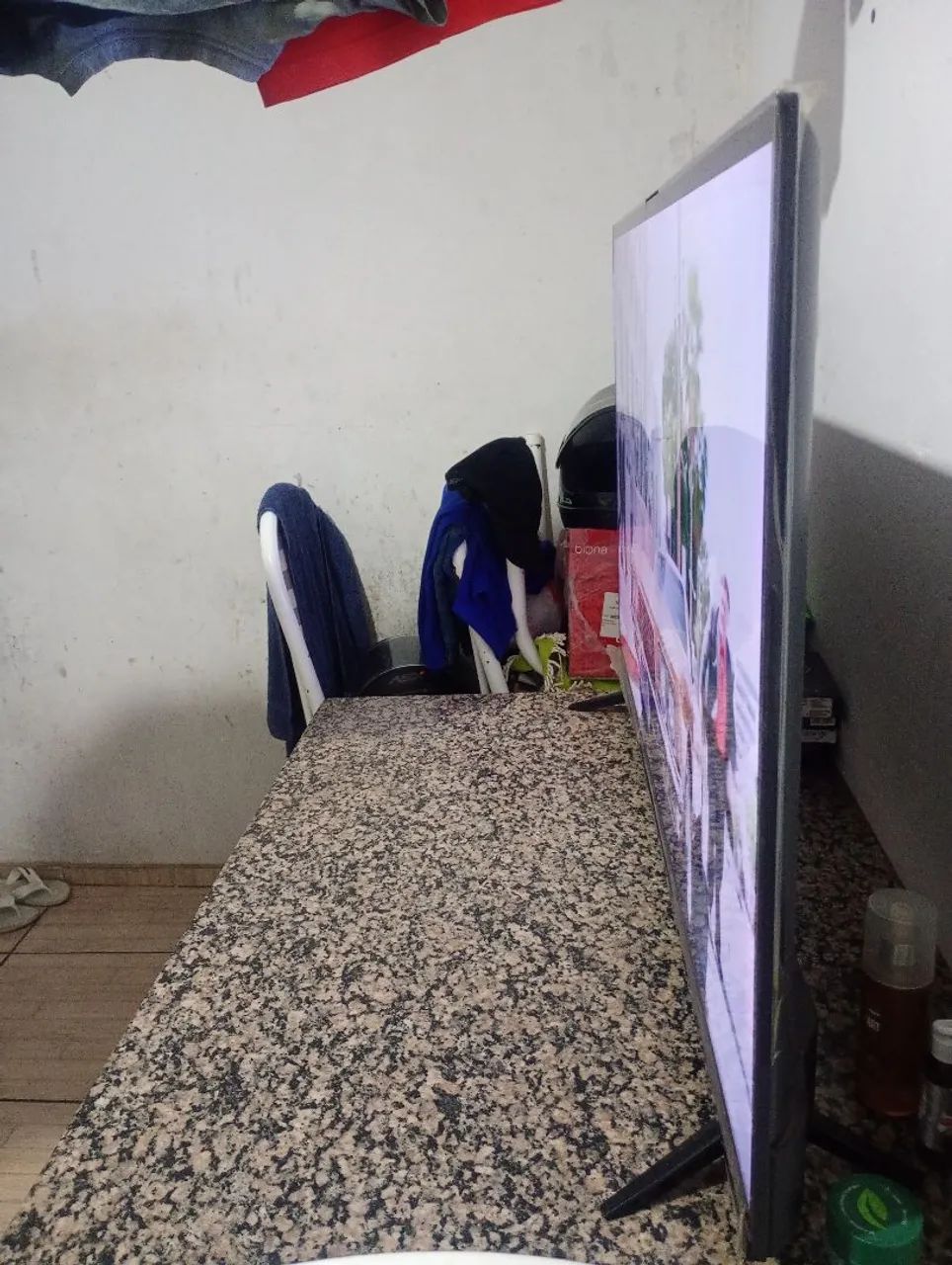 Vendo uma smart tv 50 polegadas Aiwa, Google tv em ótima condições com controle  - Foto 2
