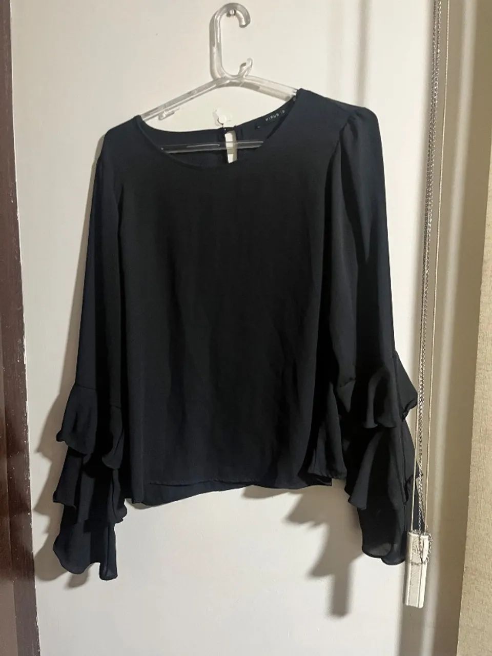 Blusa manga comprida preta  - Foto 2