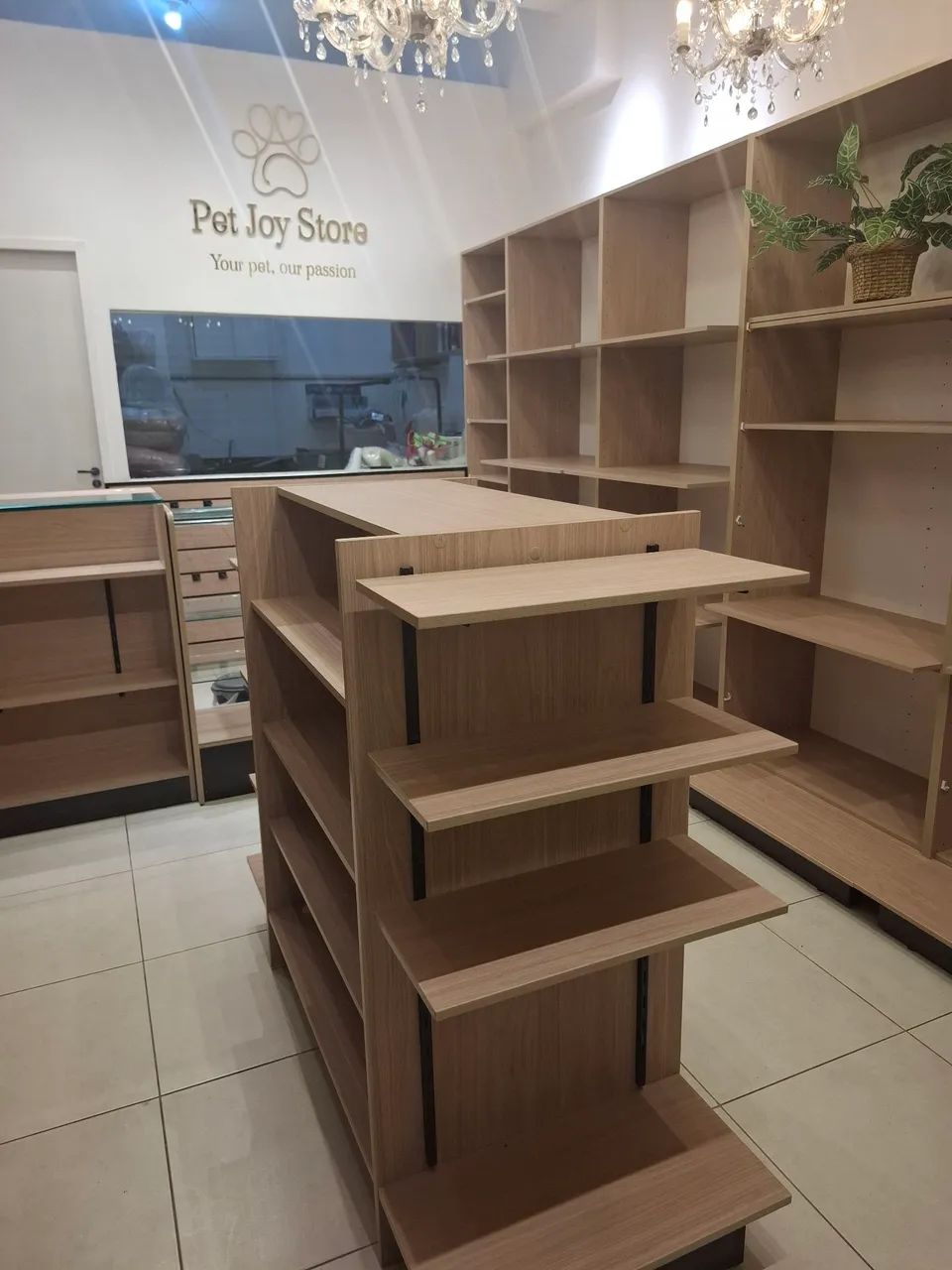Armários expositores para loja |MDF| Ideal para Petshops,  Boutique e Comércio  - Foto 3