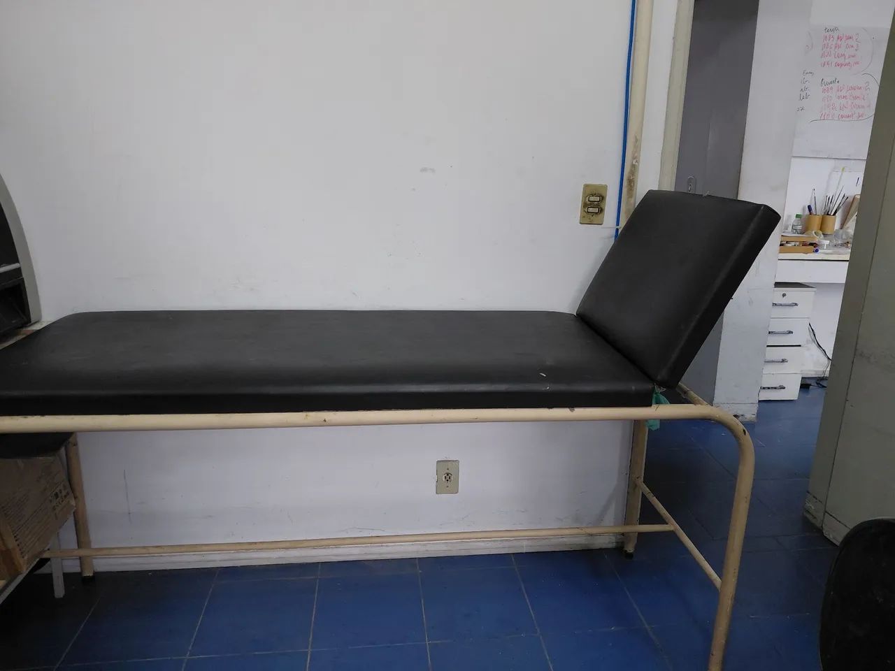 Vendo mesa para depilação.  Ótimo estado. 