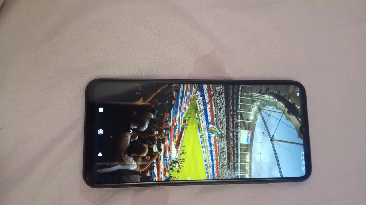 *Celular em bom estado de uso 