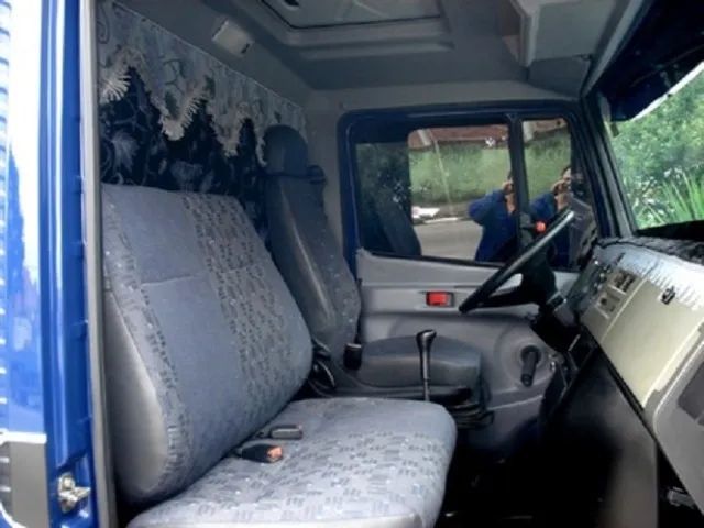 Mercedes 710 plus bau 2010 - Foto 3