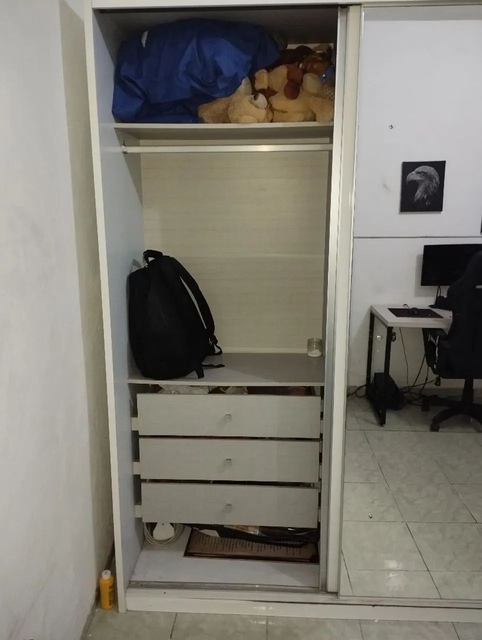 Guarda roupa GRANDE de 3 portas sendo 1 com espelho - Foto 5