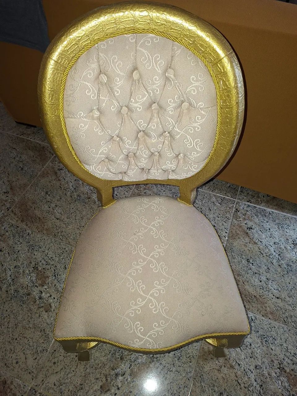 Mesa DE mármore e 8 cadeiras Luiz XV - Foto 4