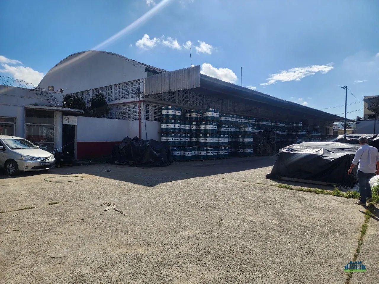 GALPÃO COM ÁREA TOTAL DE 4.500m² - Foto 5