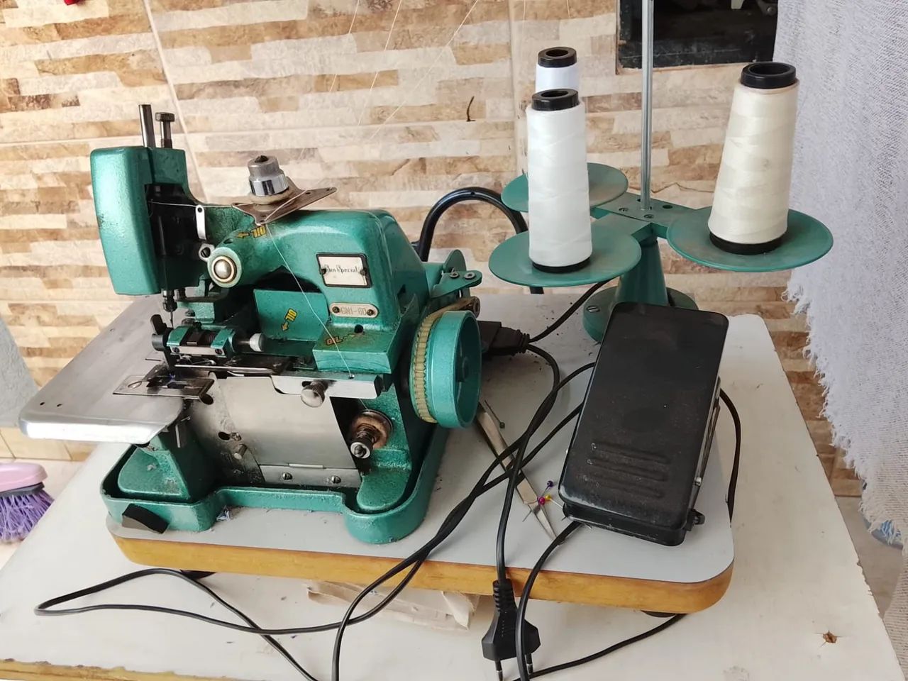 Vendo esta máquina chinesinha overloque  - Foto 2