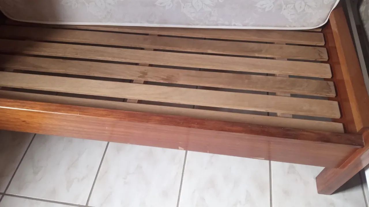 Cama solteiro com baú e colchão.Conservada - Foto 3