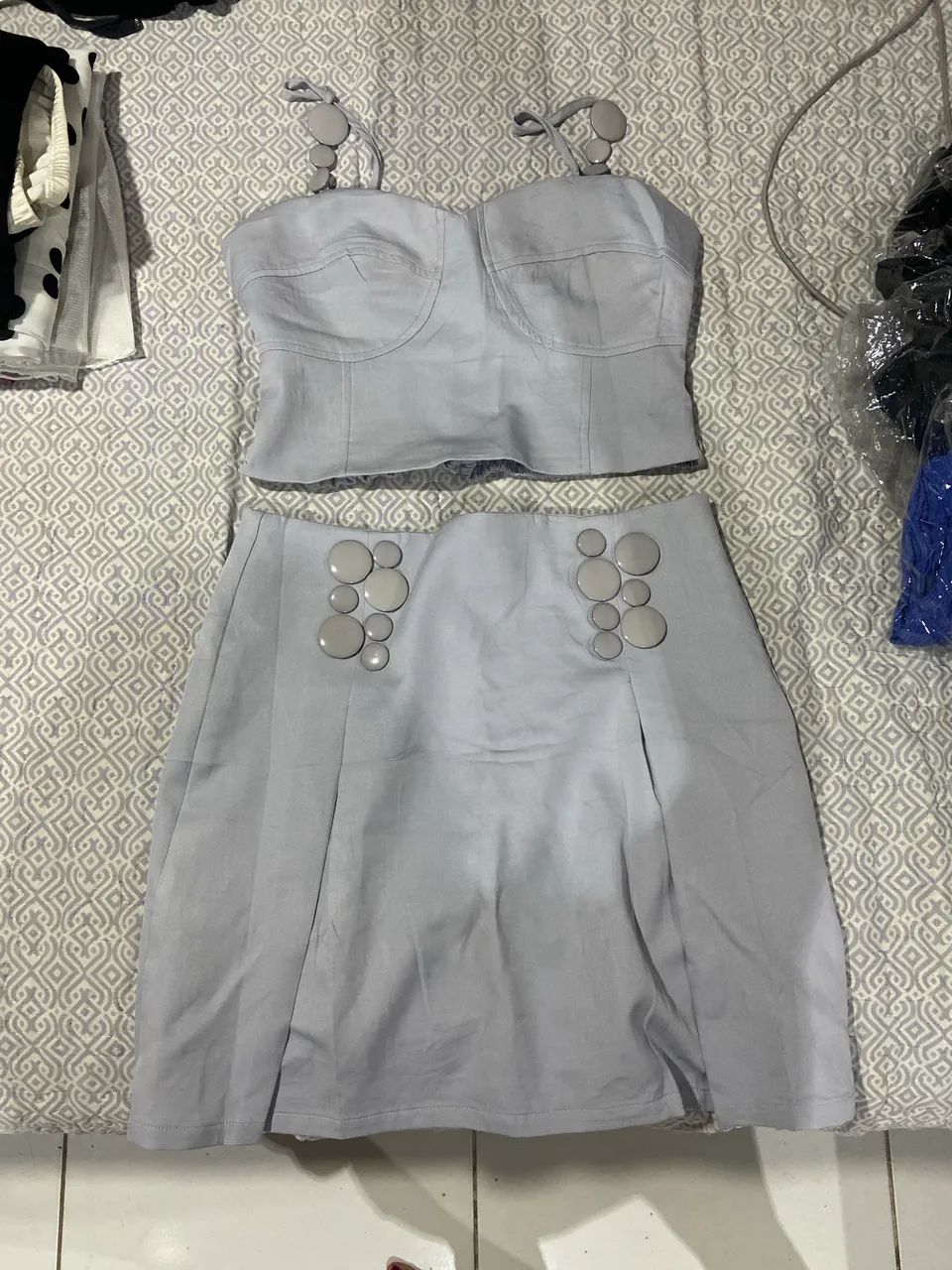 Conjunto sais e blusa cinza tam M