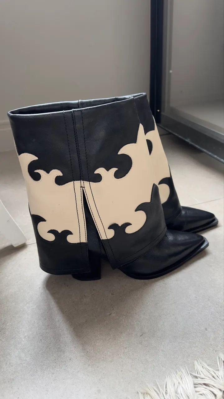 BOTA EM COURO AREZZO NOVA! 
