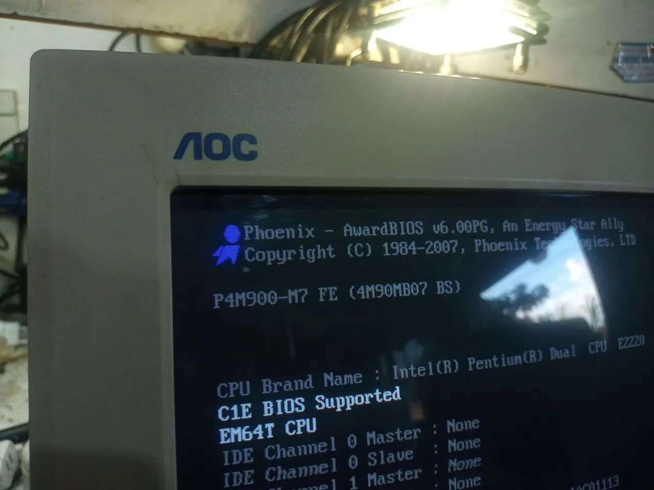 Monitor CRT AOC 15 polegadas branco  - Foto 4