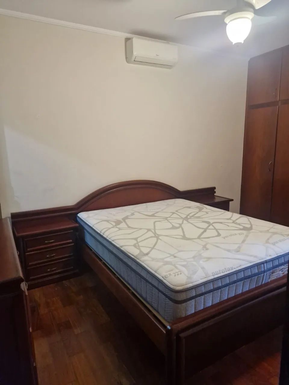 Conjunto Cama Casal com Mesas de Cabeceira e Cômoda 5 Gavetas