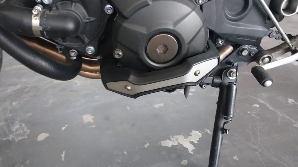 PAR DE SLIDERS ORIGINAIS YAMAHA - MT-09 / TRACER 900 - Foto 6