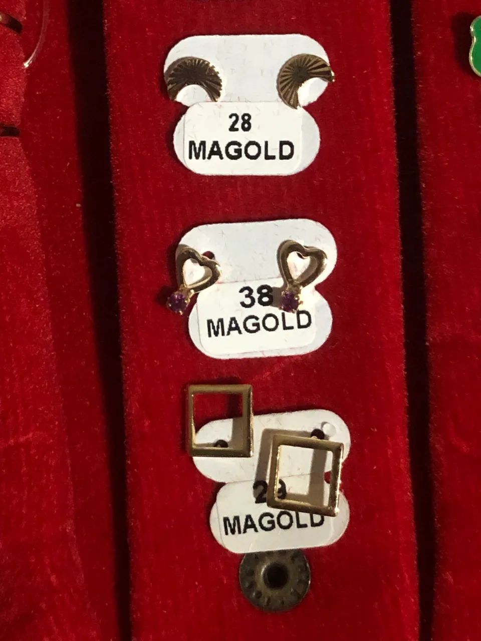 3 brincos Magold por 65,00 