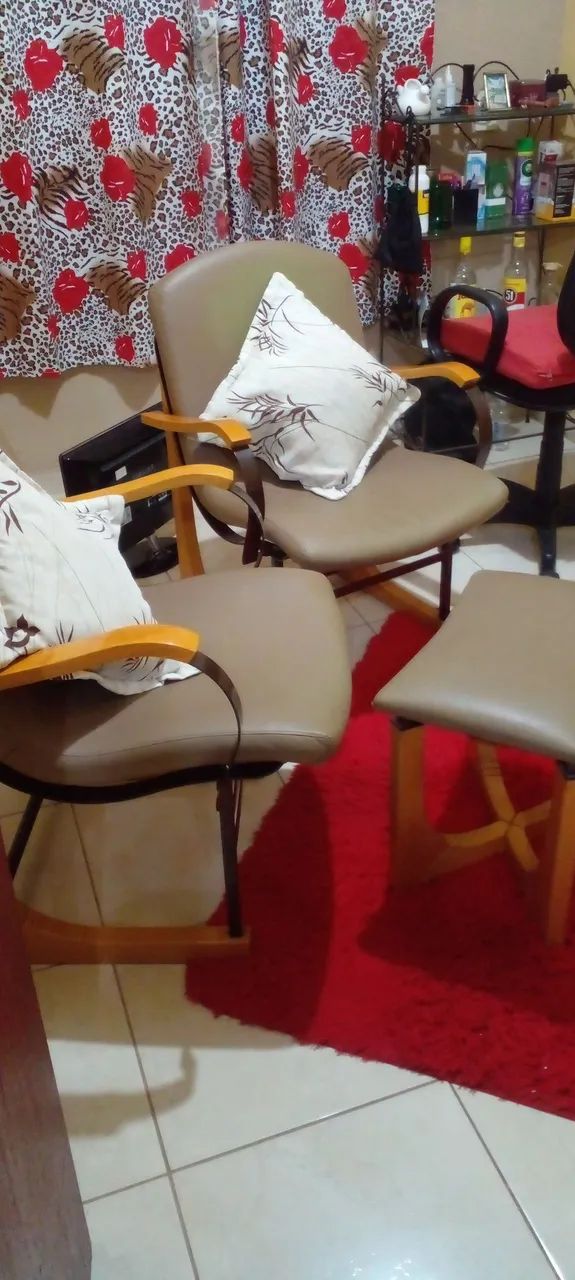Poltronas de madeira maciça 