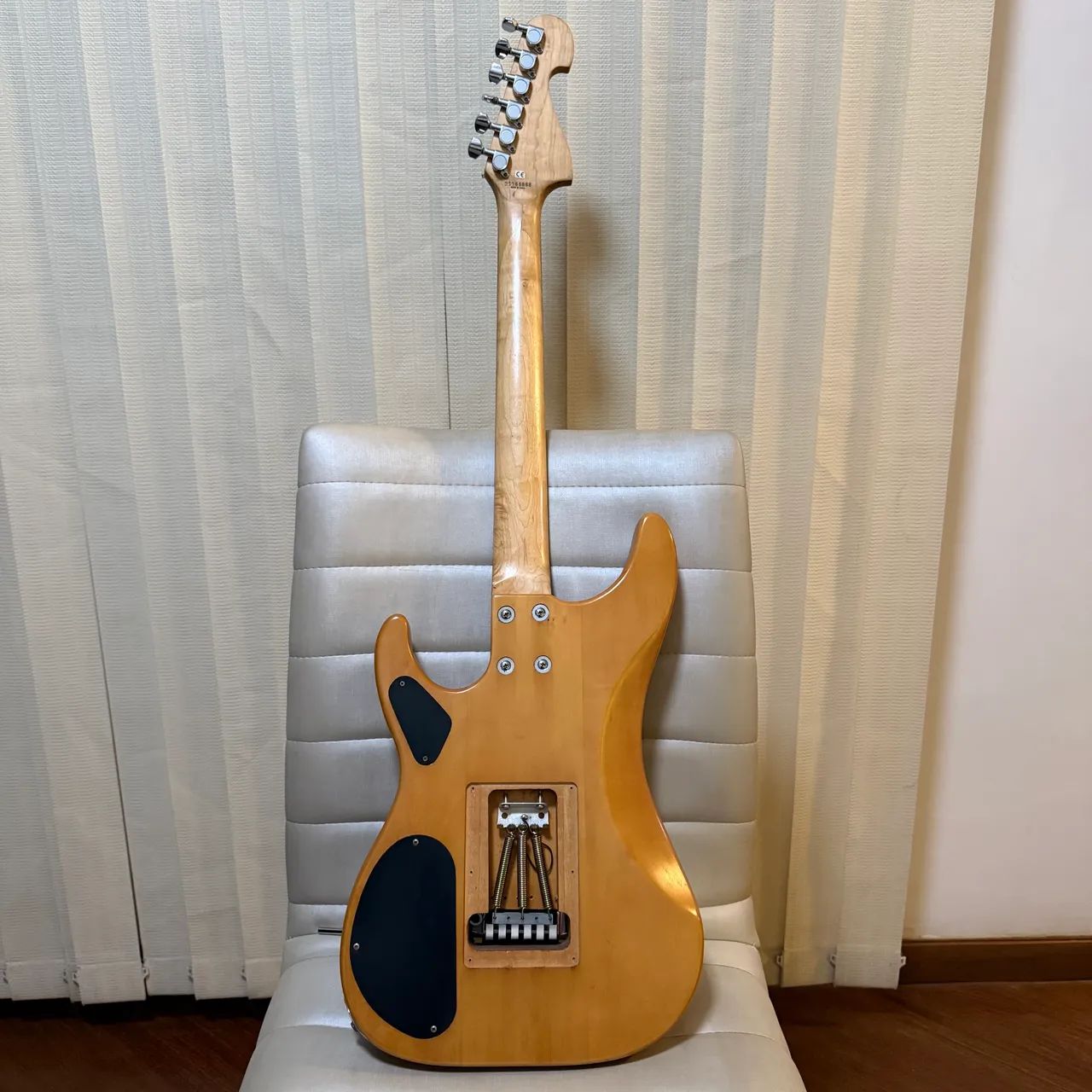 Guitarra Washburn N1 transformado para N2 com a instalação da Floyd Rose!! - Foto 4